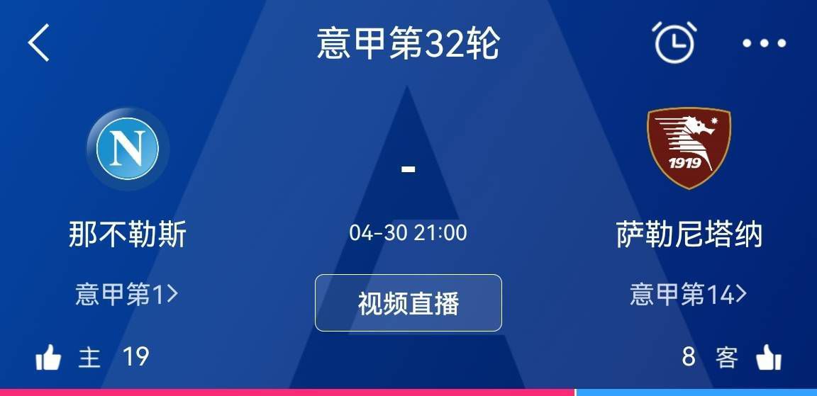 尼奥准备进入矩阵世界一支“似曾相识”特辑重新唤醒了影迷们的黑客记忆，一幕幕熟悉的场景更是唤醒了众人对黑客帝国的情怀，“有内味儿了！最爱的黑客帝国回来了”！特辑中觉醒的尼奥再次回到绿色代码世界，崔妮蒂却以代码粒子的形式消失，飞速行驶的列车发生巨大爆炸，机械大军将尼奥团团围住，这一次矩阵重启又将暗藏怎样的玄机，着实吊足观众胃口